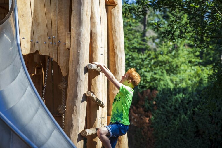 Robinia speeltoren voor openbaar gebruik 740cm x 510cm