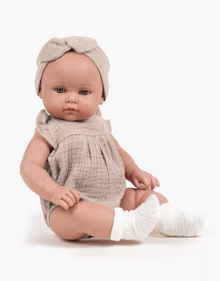 Ya&euml;lle pop 47 cm &ndash; Charlotte-outfit in beige katoenen gaas