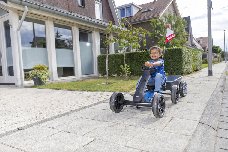 Berg Reppy Roadster skelter blauw/zwart - licht en compact