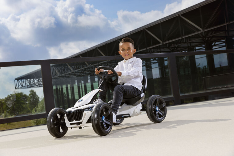 Berg Reppy BMW skelter wit/zwart met kuipstoel en sportstuur