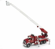 Bruder Mack Granite Brandweerladderwagen Incl. Waterpomp 1:16