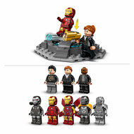 LEGO Super Heroes 76216 Iron Man Wapenkamer