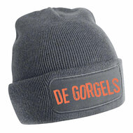 De Gorgels Muts Grijs Tekst