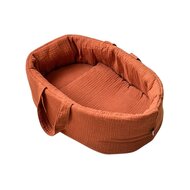 Poppendraagmand mousseline caramel voor poppen tot 36 cm
