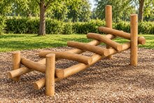 Robinia balkenbrug voor openbaar gebruik 200/300/400 cm (voorbeeld uitvoering) - sfeerbeeld