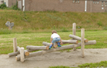 Robinia balkenbrug voor openbaar gebruik 200/300/400 cm (voorbeeld uitvoering)