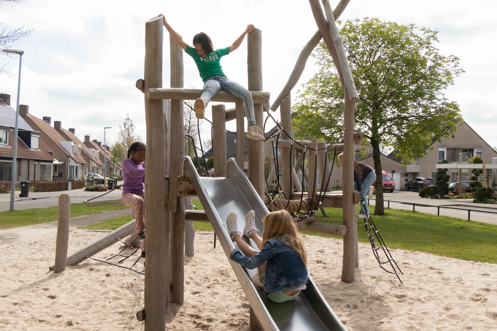 https://www.speelgoeddebetuwe.nl/Files/2/26000/26931/ProductPhotos/Source/2417539184.jpg